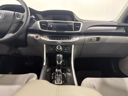 Used 2015 Honda Accord Touring image 35
