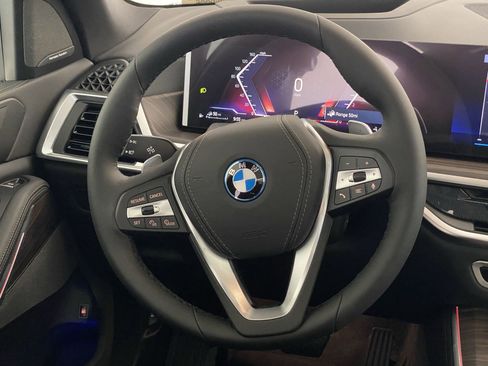 Used 2026 BMW X5 xDrive50e w/ Premium Package image 16