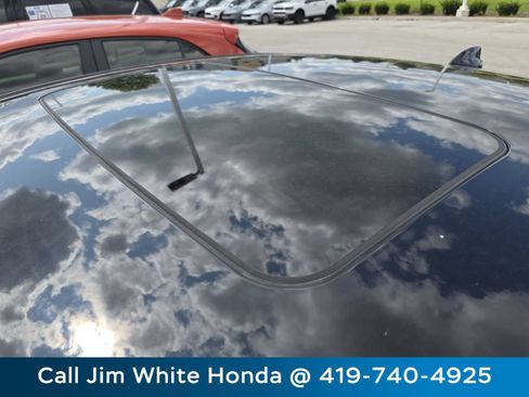 Used 2017 Chevrolet Cruze LT w/ Sun And Sound Package FWD image 10