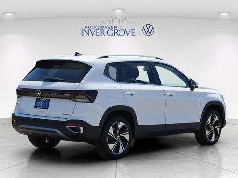 New 2026 Volkswagen Taos SE AWD/4WD image 2