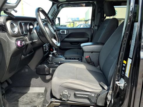 Used 2020 Jeep Wrangler Unlimited Sahara w/ Dual Top Group AWD/4WD image 9