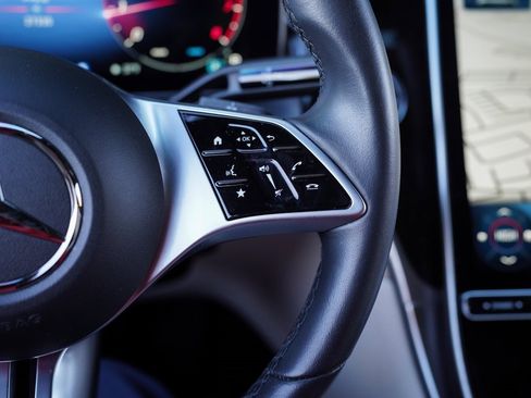 Used 2023 Mercedes-Benz GLC 300 4MATIC image 25