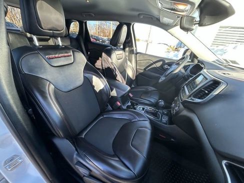 Certified 2022 Jeep Cherokee Trailhawk image 24