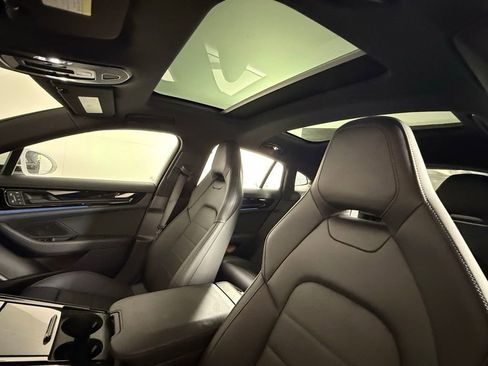 Certified 2025 Porsche Panamera image 30