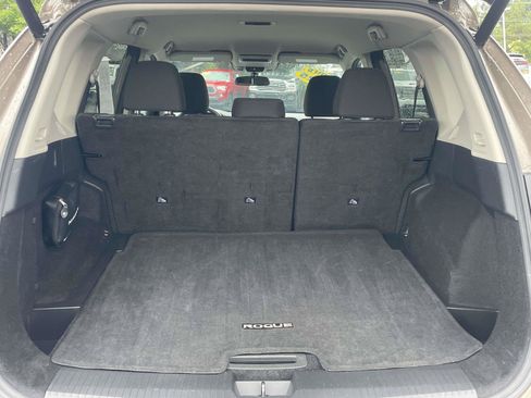 Used 2025 Nissan Rogue SV FWD image 10