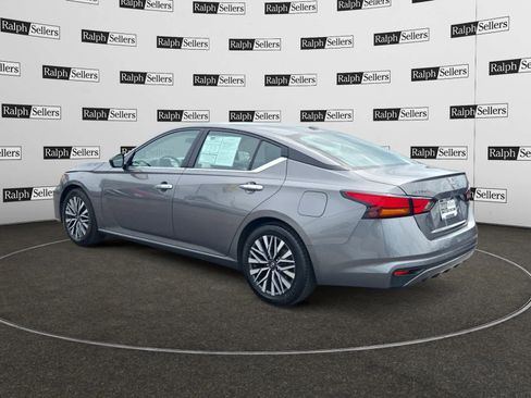 Used 2025 Nissan Altima 2.5 SV FWD image 4