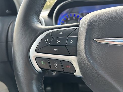 Used 2016 Chrysler 300 C image 27