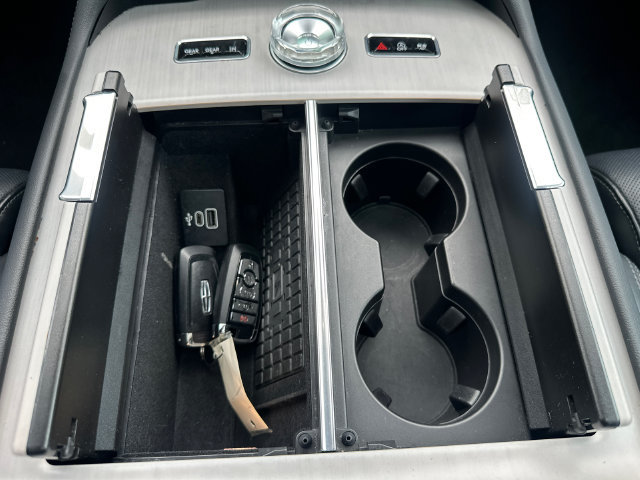 Used 2025 Lincoln Navigator Reserve AWD/4WD image 35