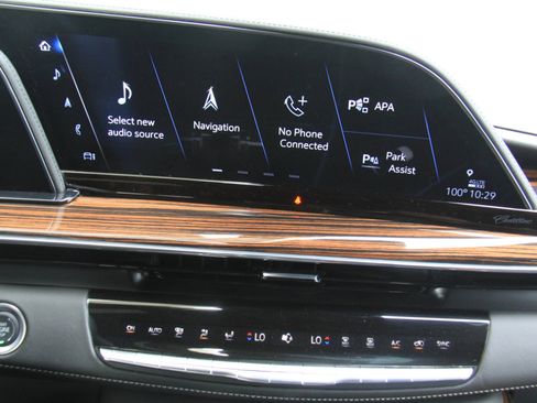 Used 2024 Cadillac Escalade Premium Luxury w/ Performance Package image 17