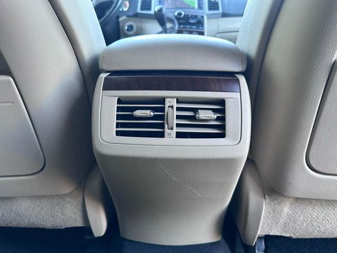 Used 2013 Toyota Venza XLE FWD image 28