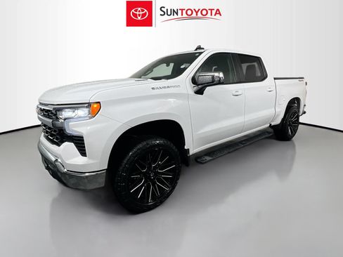 Used 2025 Chevrolet Silverado 1500 LT AWD/4WD image 9