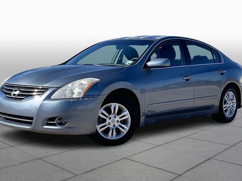 Used 2010 Nissan Altima 2.5 S w/ Convenience Pkg image 2