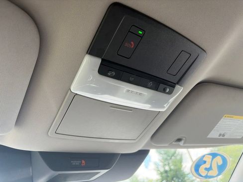 Used 2025 Nissan Pathfinder SL AWD/4WD image 31