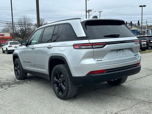 New 2025 Jeep Grand Cherokee Limited w/ Black Appearance Package image 10