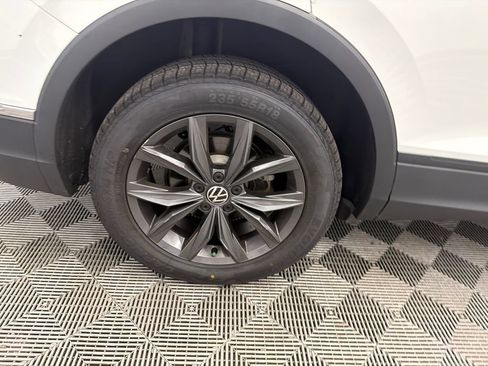 Used 2022 Volkswagen Tiguan SE FWD image 18