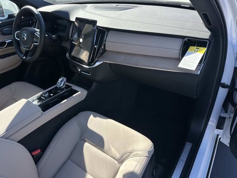 New 2026 Volvo XC90 B6 Plus image 22