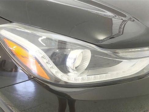 Used 2019 Chevrolet Trax LT w/ LT Convenience Package FWD image 14