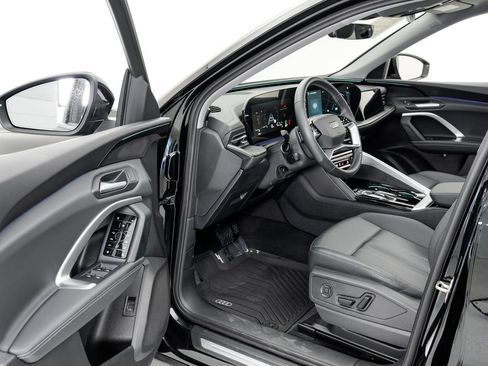 Certified 2025 Audi Q5 Premium w/ Convenience Package AWD/4WD image 7