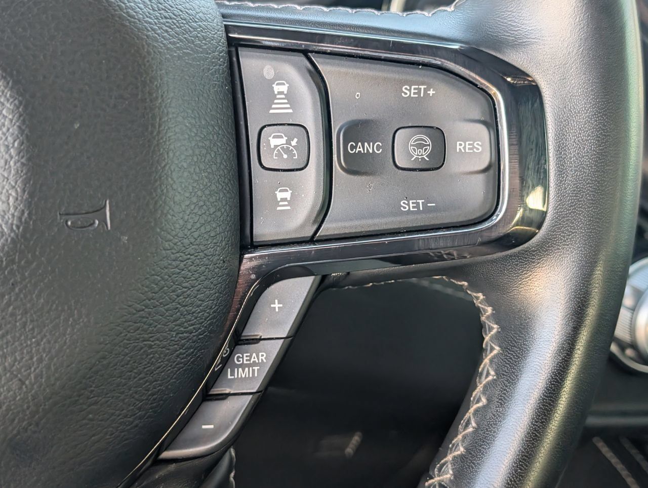 Used 2025 RAM 1500 Limited AWD/4WD image 21