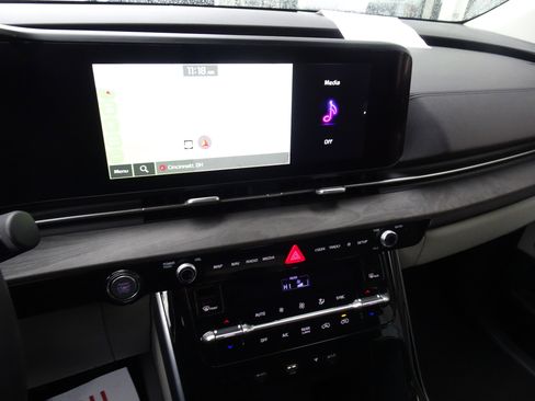 Used 2023 Kia Carnival SX image 17