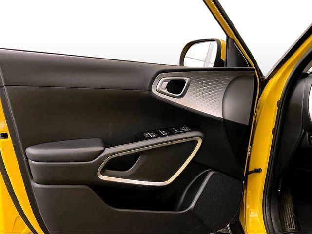 Used 2020 Kia Soul LX FWD image 23