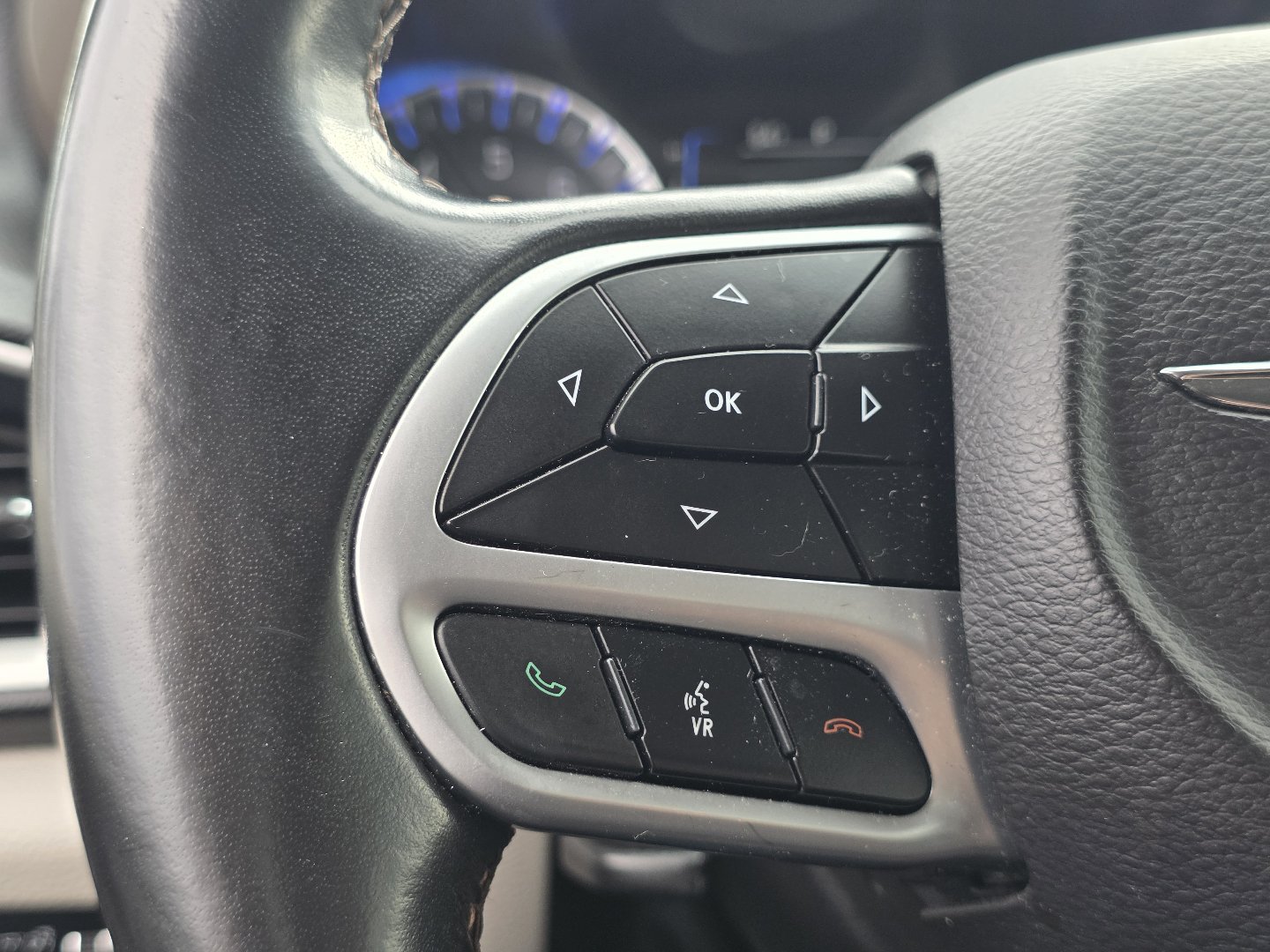 Used 2018 Chrysler Pacifica Touring-L FWD image 29