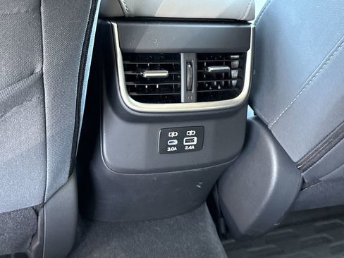 Used 2025 Subaru Outback Premium AWD/4WD image 11