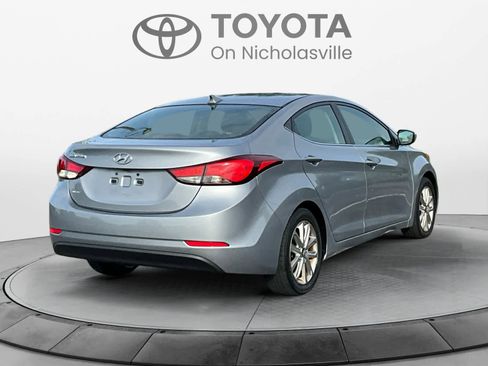 Used 2015 Hyundai Elantra SE w/ Option Group 03 FWD image 6