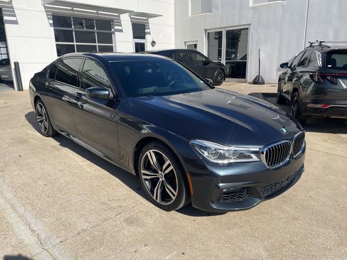 Used 2019 BMW 750i xDrive w/ Executive Package image 4