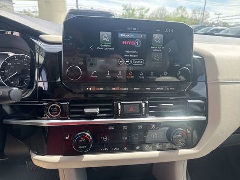 Used 2022 Nissan Pathfinder SL w/ SL Premium Package image 4