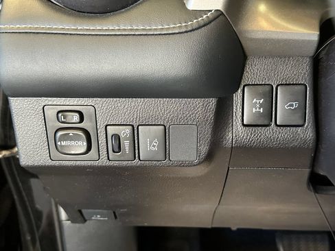 Used 2018 Toyota RAV4 Adventure AWD/4WD image 18