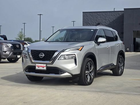 Used 2022 Nissan Rogue Platinum w/ Head-Up Display Package FWD image 2