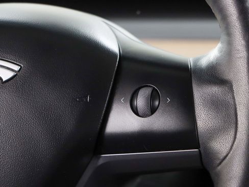 Used 2021 Tesla Model Y Long Range image 13