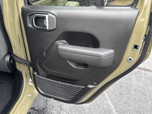 New 2025 Jeep Gladiator Sport image 16