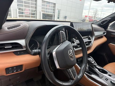 Used 2020 Toyota Highlander Platinum AWD/4WD image 10