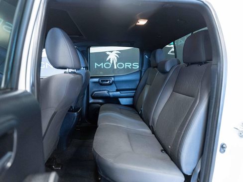 Used 2017 Toyota Tacoma TRD Off-Road AWD/4WD image 10