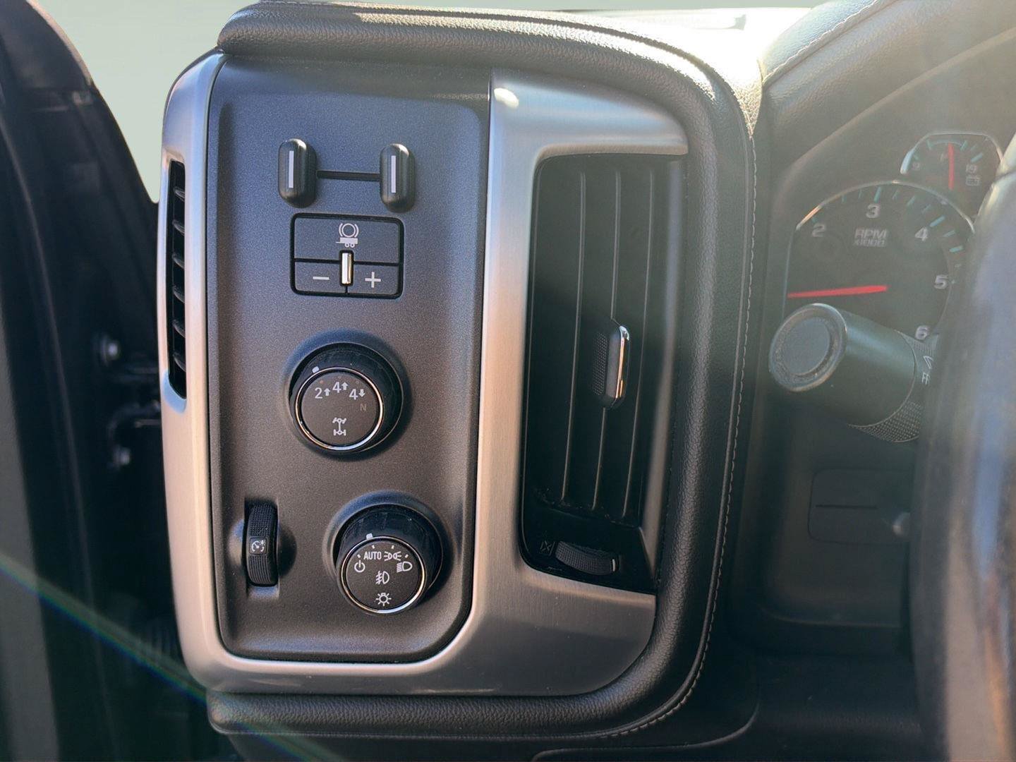 Used 2017 GMC Sierra 2500 SLE w/ HD SLE Preferred Plus Package AWD/4WD image 38