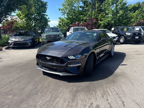 Used 2022 Ford Mustang GT Premium RWD image 3