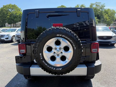 Used 2015 Jeep Wrangler Unlimited Sahara w/ Connectivity Group AWD/4WD image 6