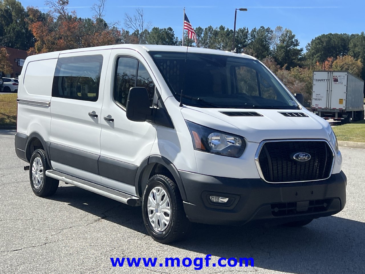 Used 2025 Ford Transit 250 Low Roof w/ Exterior Upgrade Package RWD image 4