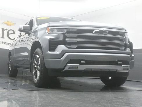 Used 2025 Chevrolet Silverado 1500 High Country w/ Z71 Off-Road Package AWD/4WD image 3
