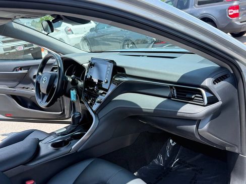 Used 2022 Toyota Camry SE FWD image 17