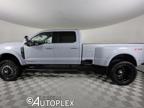 Used 2025 Ford F450 Platinum w/ FX4 Off-Road Package image 9