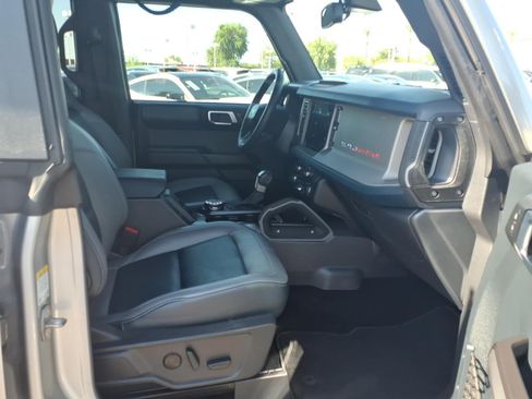 Certified 2024 Ford Bronco Outer Banks w/ Sasquatch Package AWD/4WD image 11