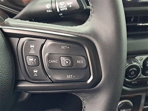 Used 2025 Jeep Gladiator Mojave w/ Safety Group image 13