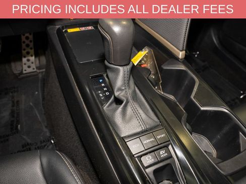 Used 2025 Toyota Camry SE FWD image 15