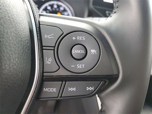 Used 2024 Toyota Venza XLE image 25