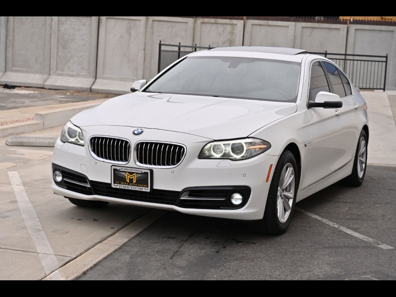 Used 2016 BMW 528i Sedan RWD image 1