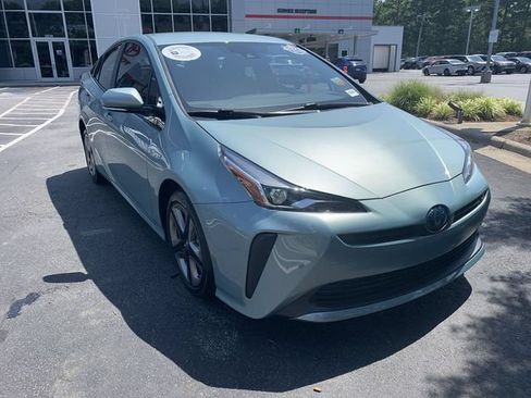 Used 2019 Toyota Prius XLE FWD image 2