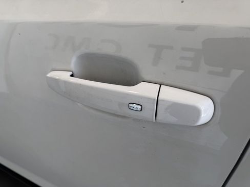 Used 2023 GMC Acadia SLT w/ Preferred Package image 5